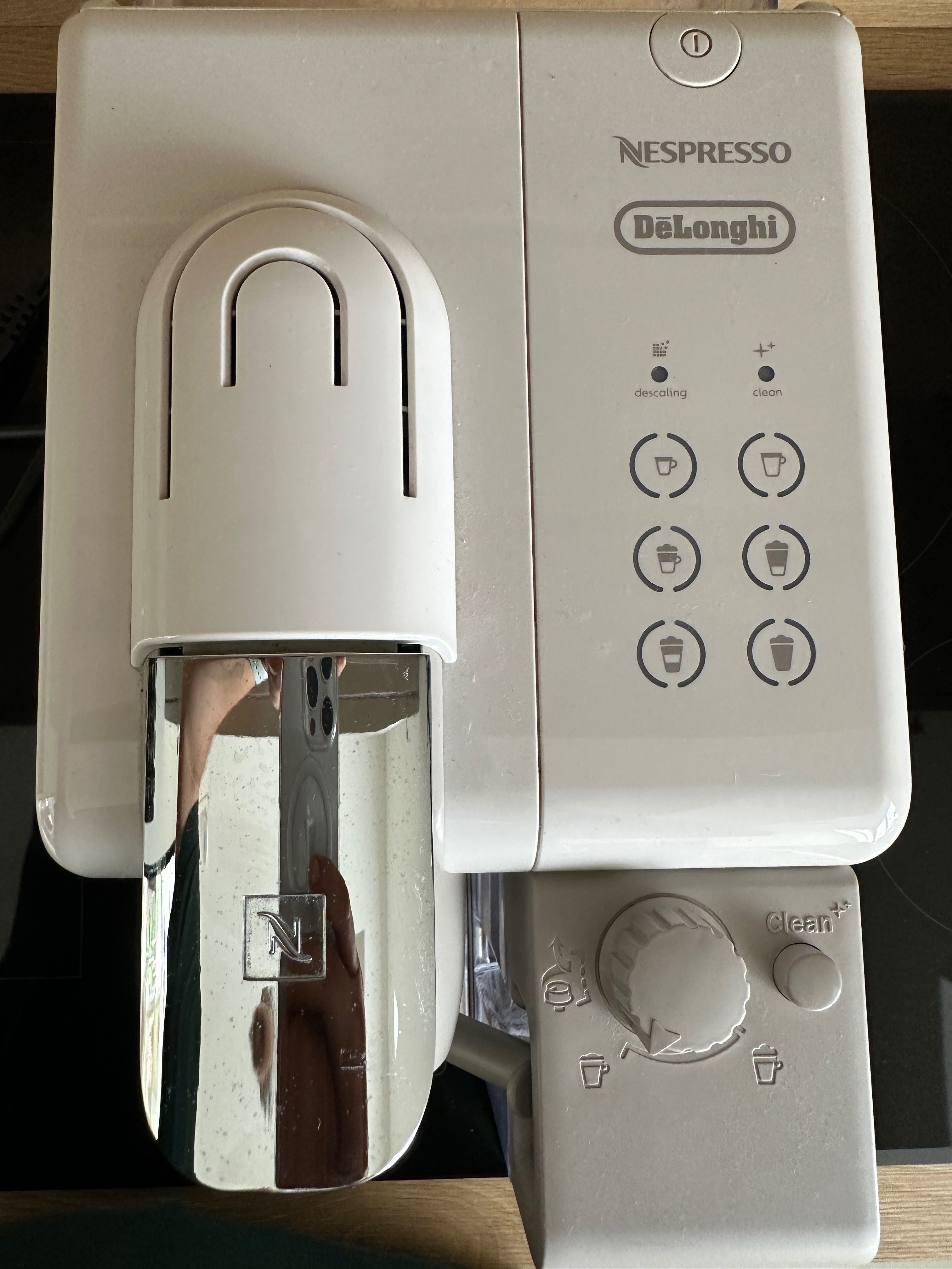 Ekspres do kawy De’Longhi Lattissima Touch EN 550