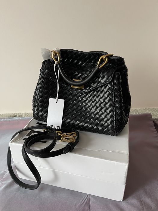 Жіноча Сумка JW PEI чорна плетена з верхньою ручкою