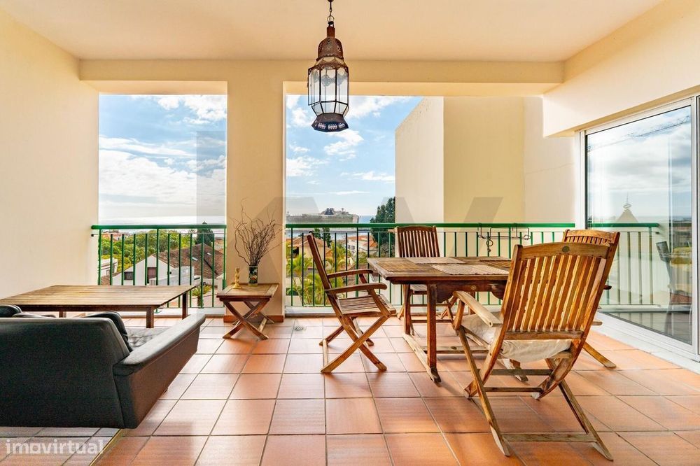 Apartamento T4 no Coração do Funchal com Vista Deslumbrante para a Baí