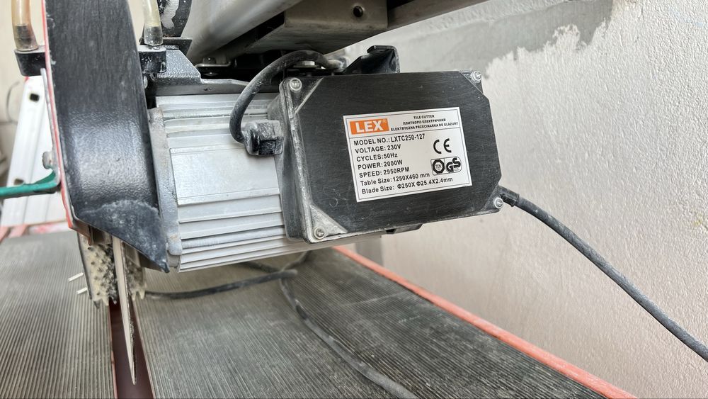 Плиткоріз ( мокроріз) з водяним охолодженням LXTC250-127 127см