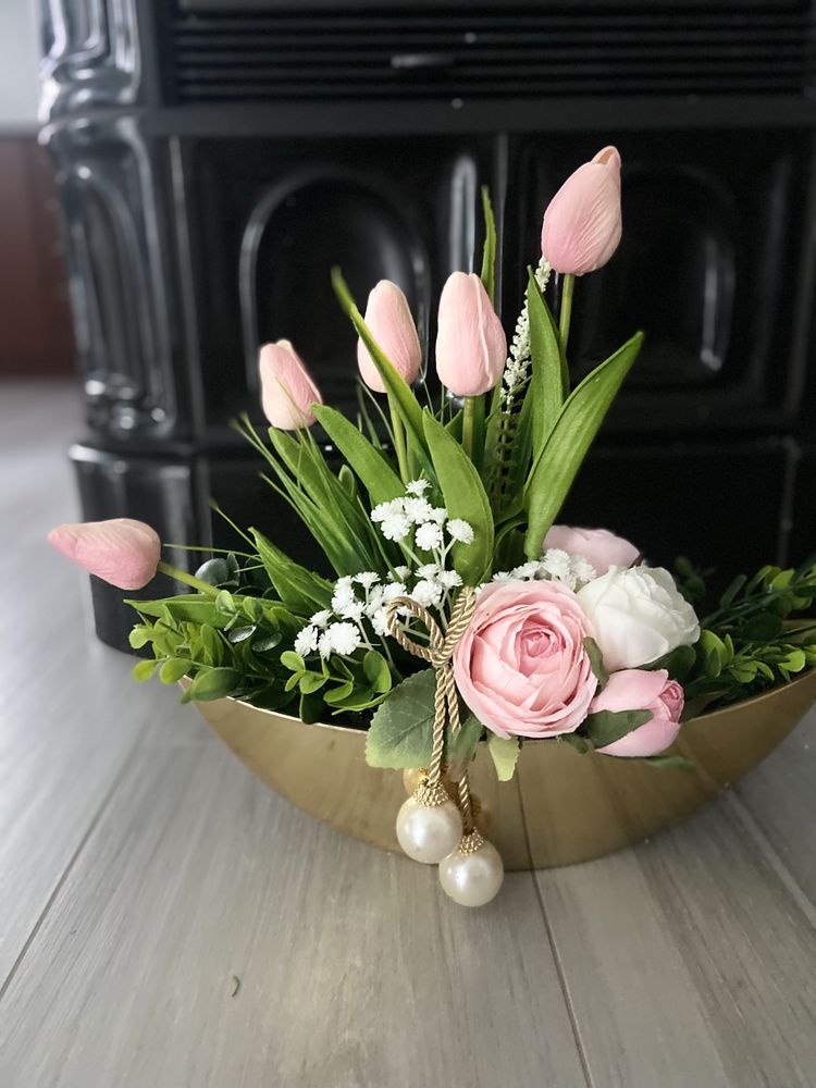 Kompozycja kwiatowa stroik wiosna Wielkanoc glamour tulipany silikon