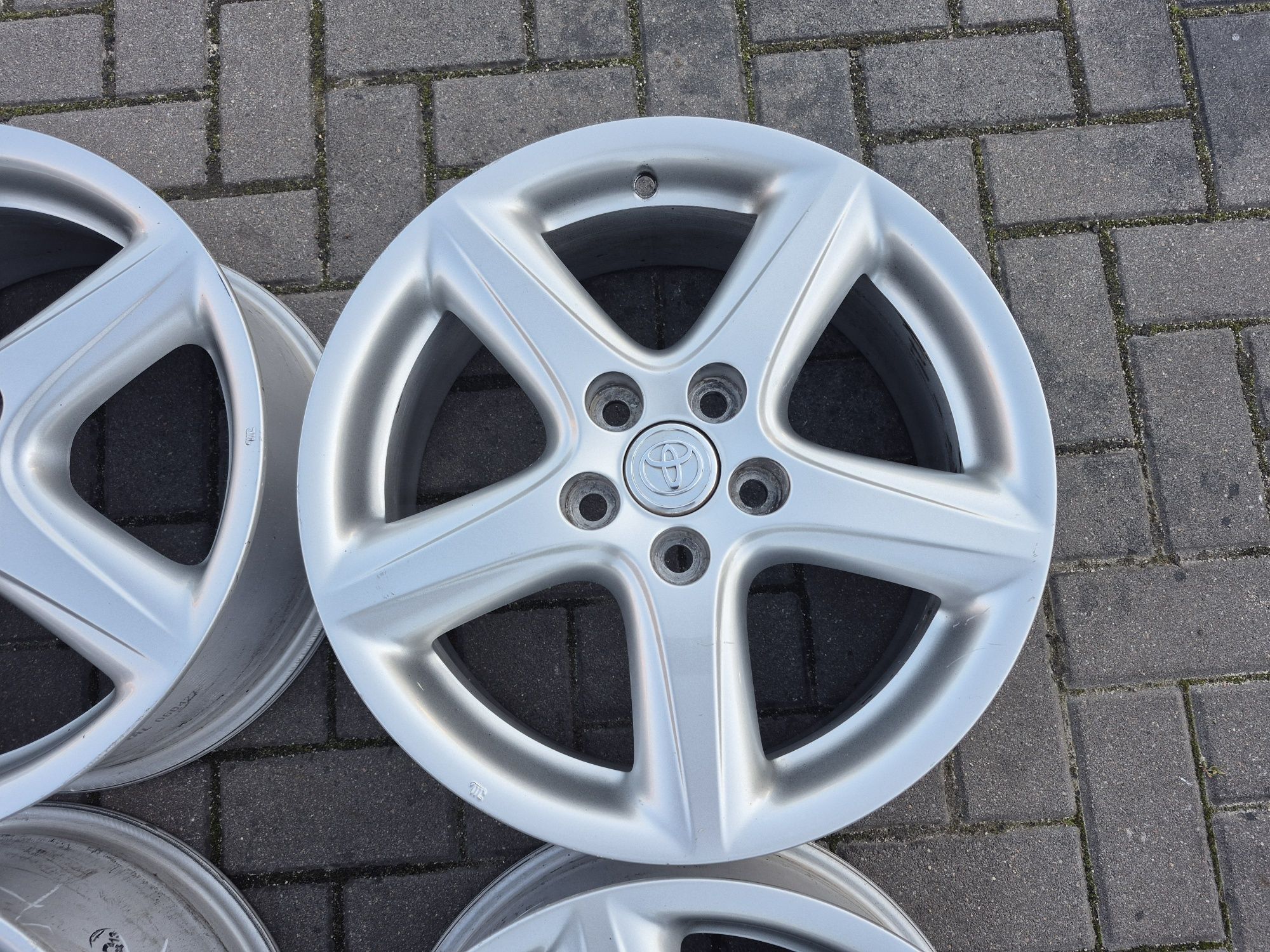 Felgi Alu Oryg TOYOTA Avensis Corolla Verso Auris 5x114.3 17 Cali 7J