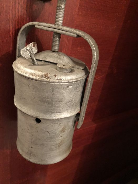 Stara lampa górnicza karbidka lampka karbidowa