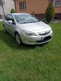 Opel Astra j 2011 benzyna