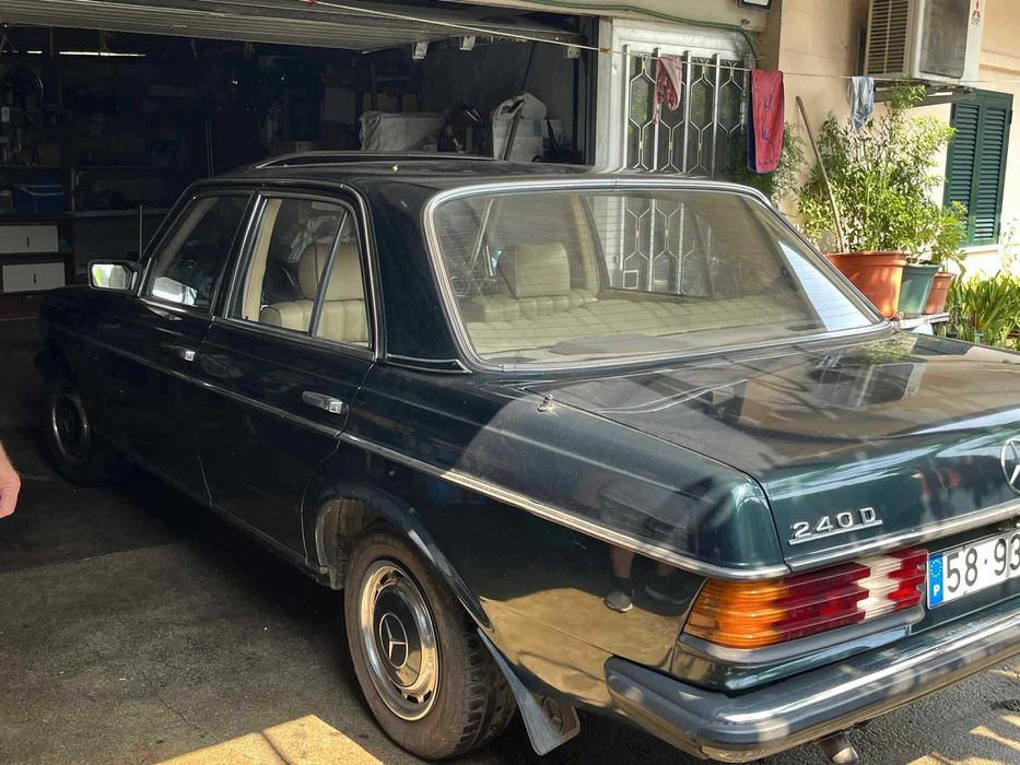 Mercedes-Benz 240d