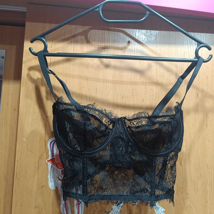 Koronkowy czarny gorset na wyjątkowe okazje - rozmiar M / 75 C