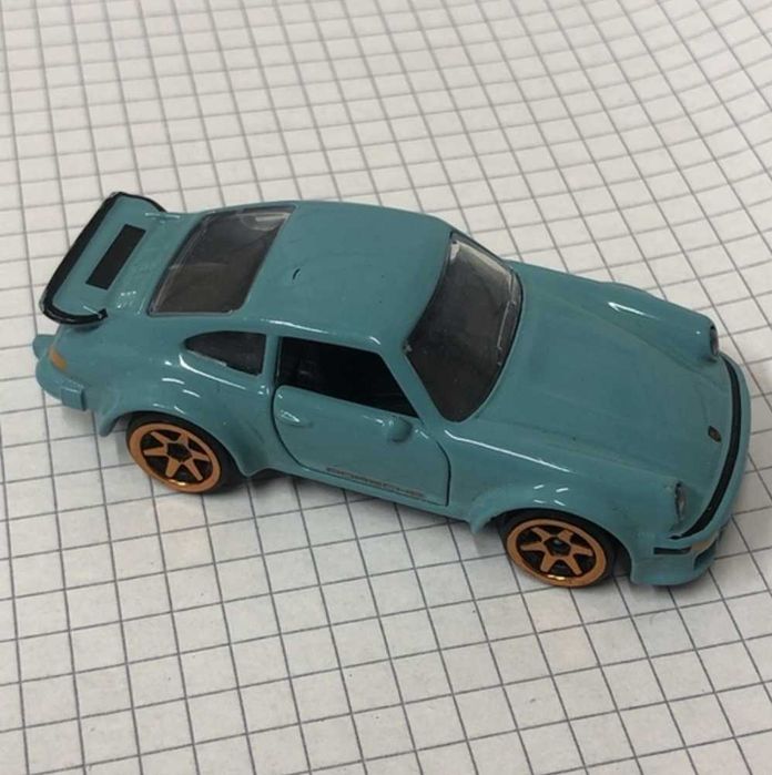 Модель автомобіля Porsche 934