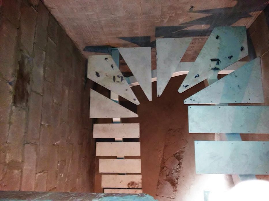 Сходи на центральній консолі