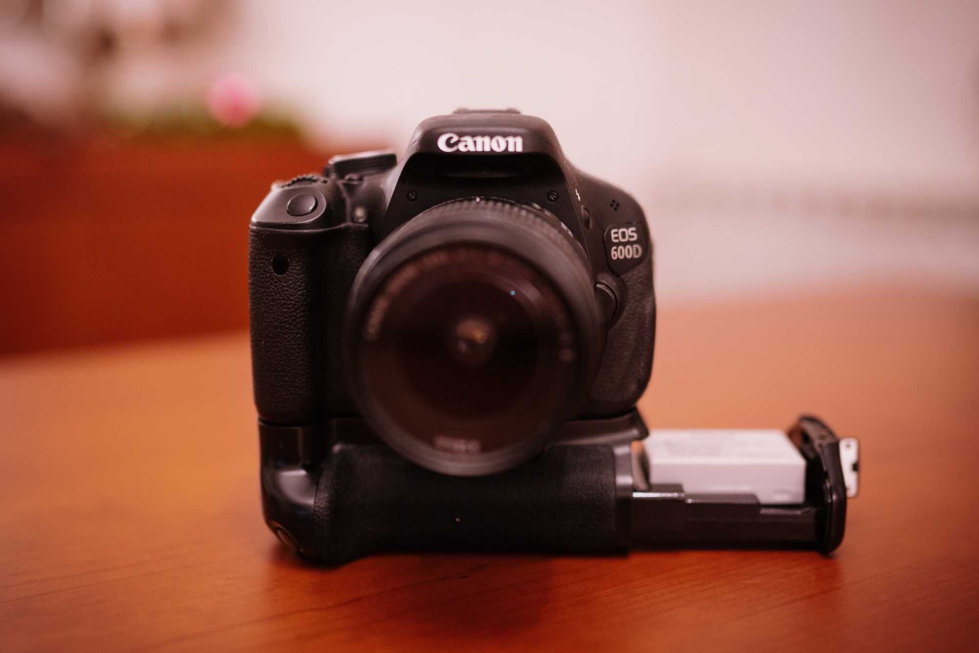Câmara Fotográfica Canon 600D + Acessórios