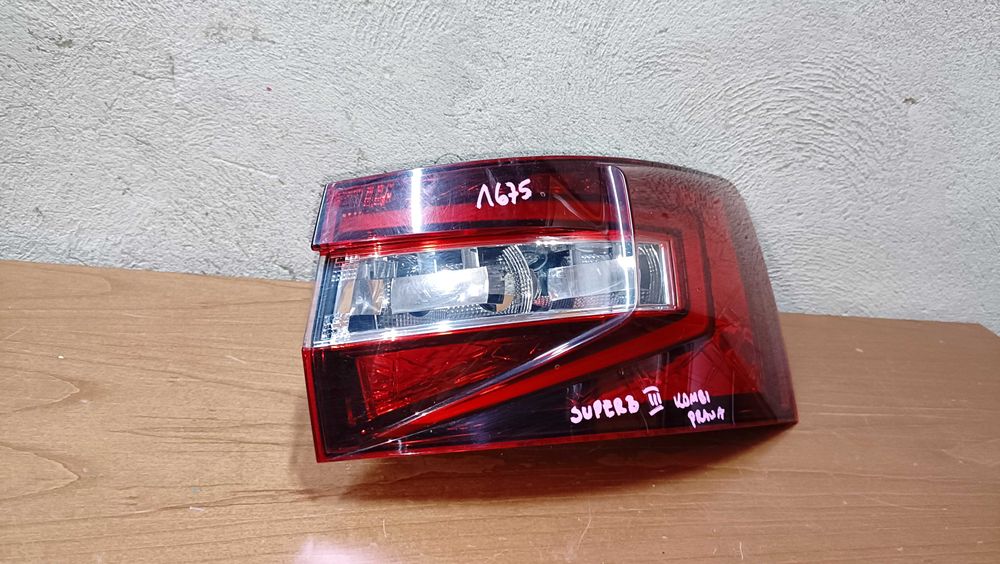 Skoda Superb III Kombi Lampa tył prawa
