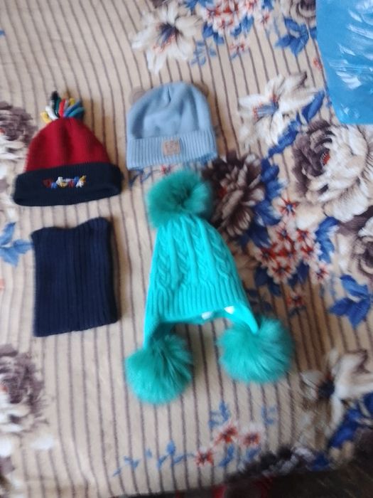 Детские зимние шапки. Продажа одним лотом!