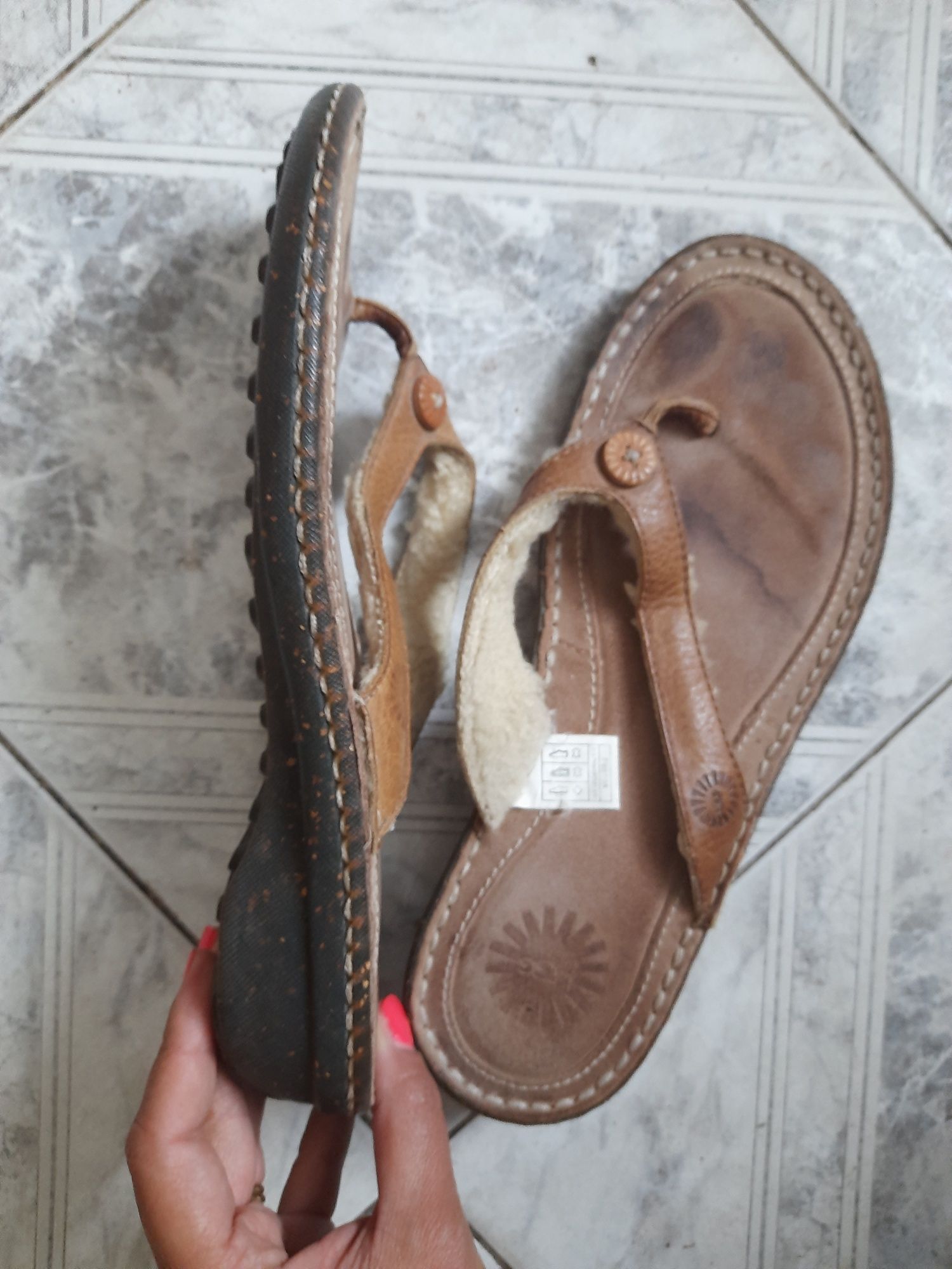 UGG Australia klapki ze skóry owczej 38 Unisex