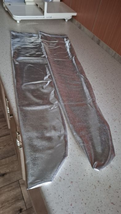 Pończochy damskie błyszczące.