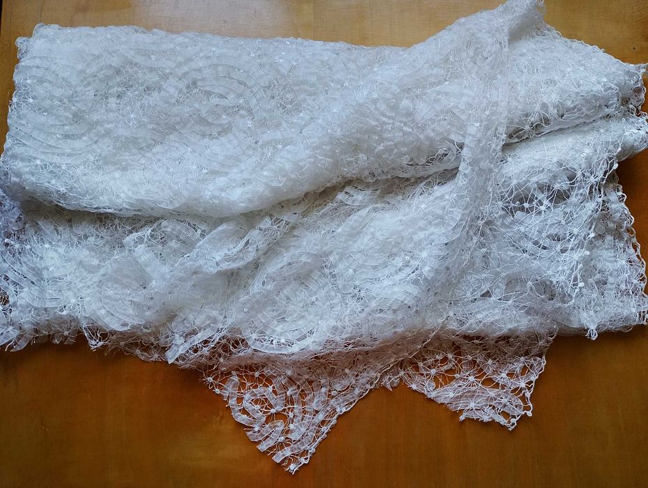 Koronka 3D krem. Na odzież, szale, zasłonki.