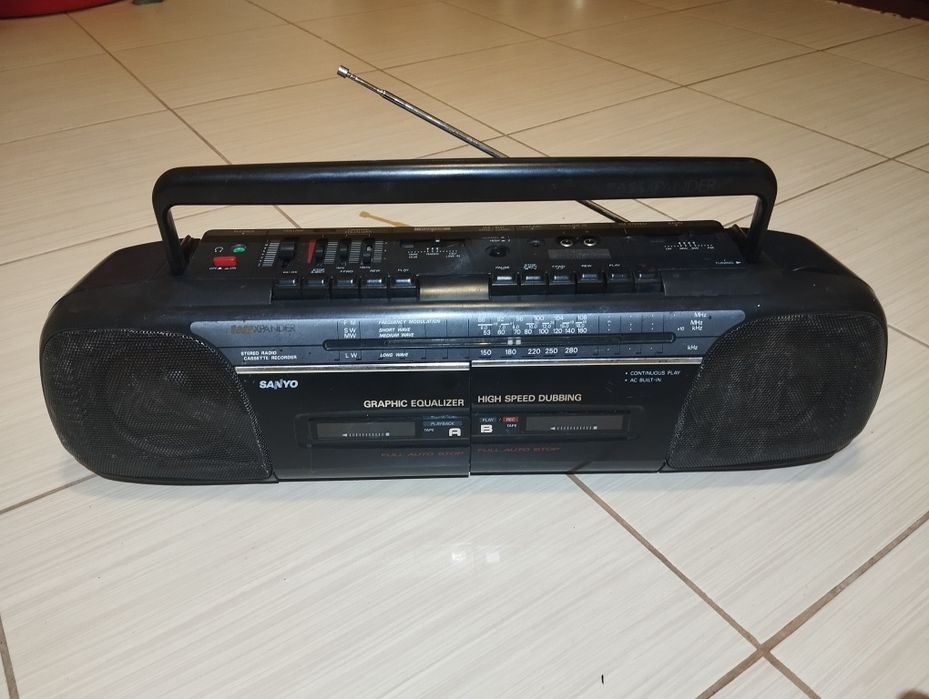 Магнитола 90-х Sanyo в коллекцию