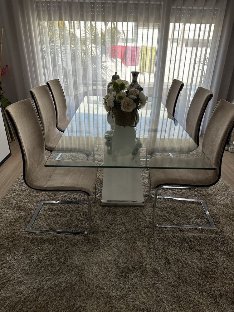 Mesa com cadeiras
