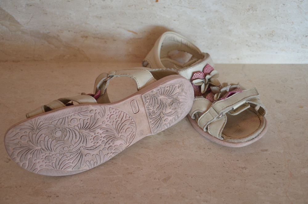 Sandałki firmy Bartek, rozmiar 34