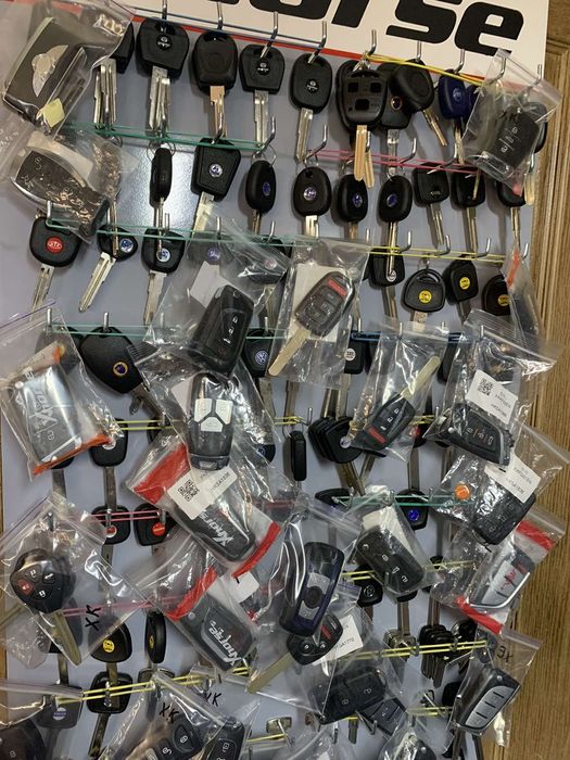 Виїзна майстерня виготовлення та прошивки авто ключів