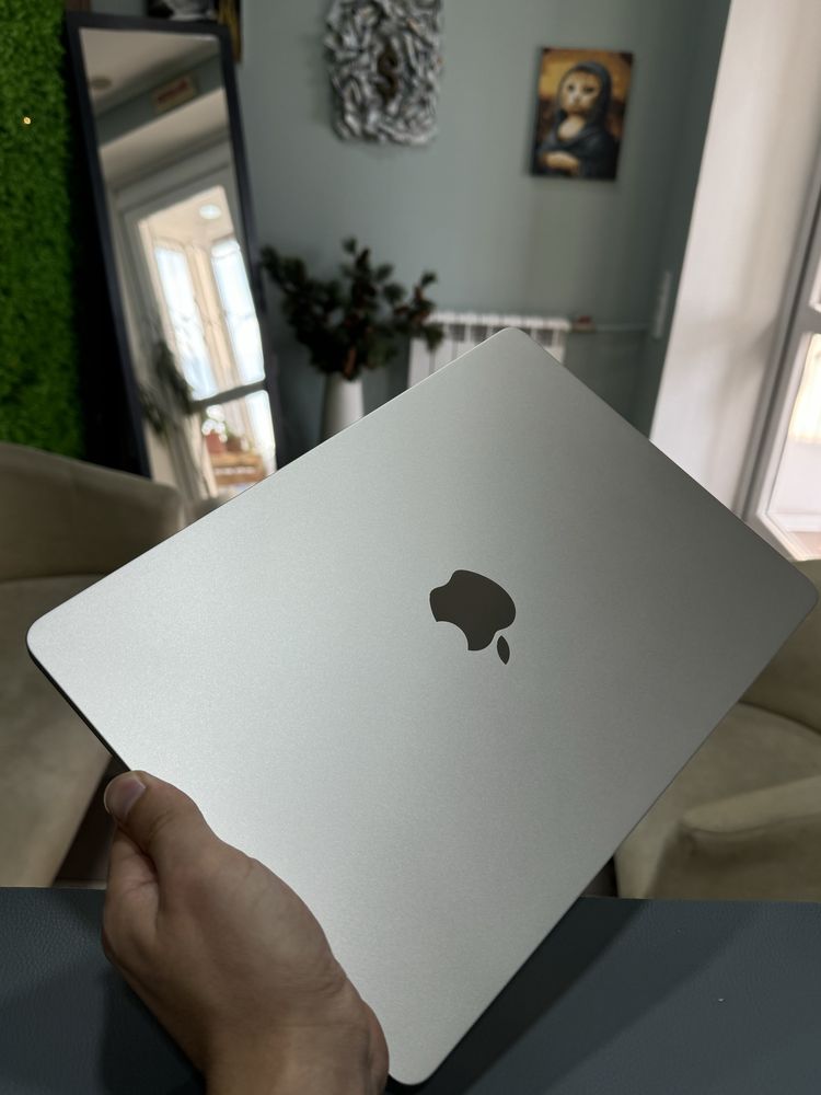 MacBook Air 13, M4, 16/256, 2025 как новый (5 циклов)