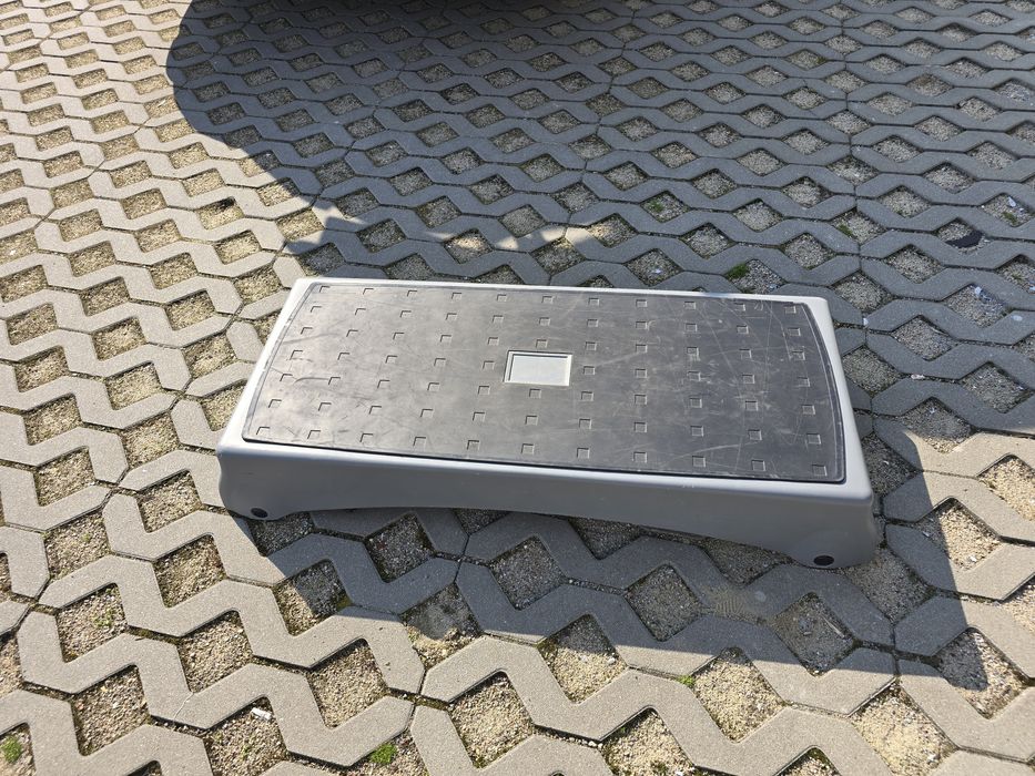 Stabilny step decathlon
