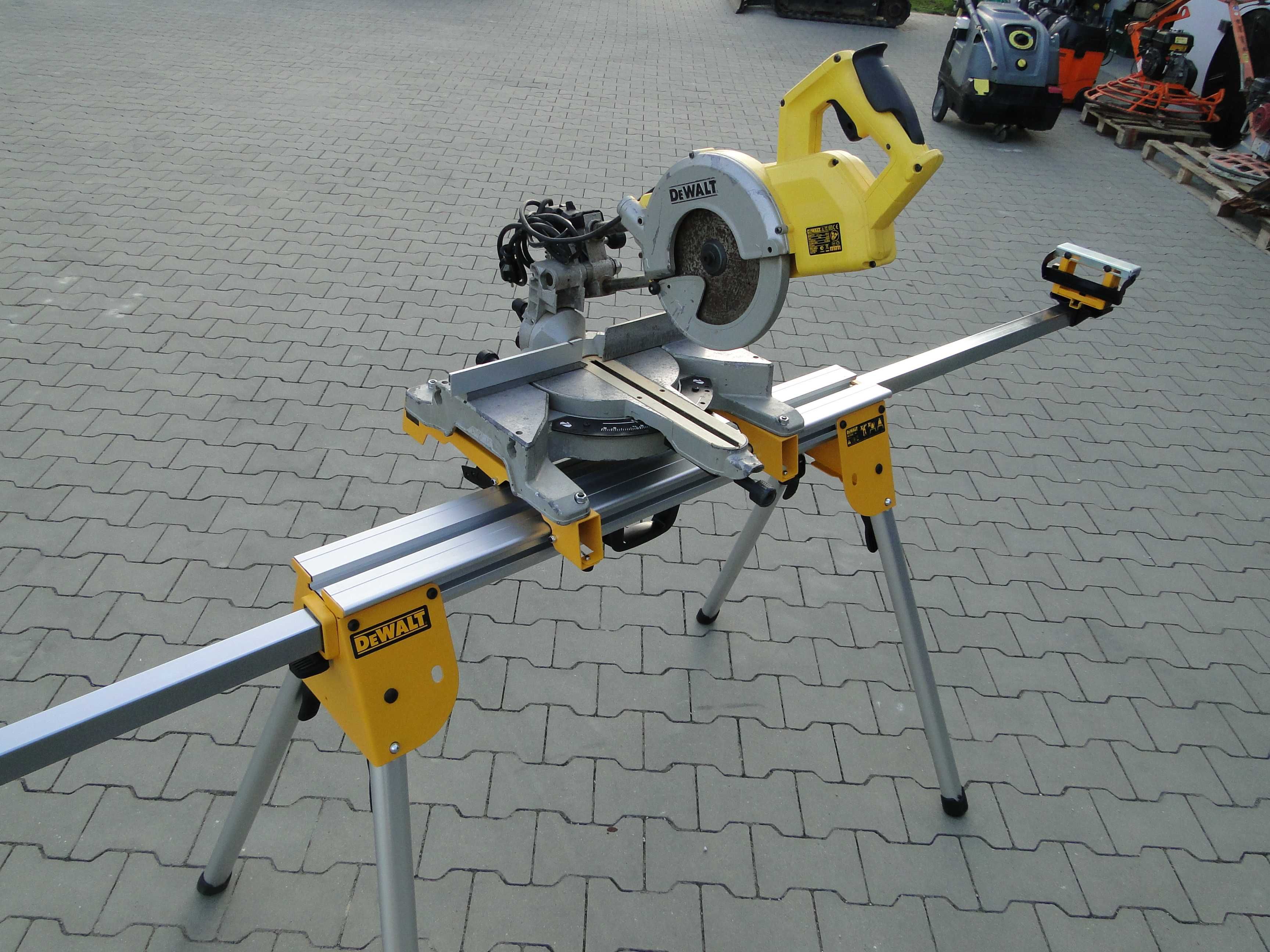 Ukośnica piła DEWALT DW 777 TELESKOP Professional Stół Dewalt DE