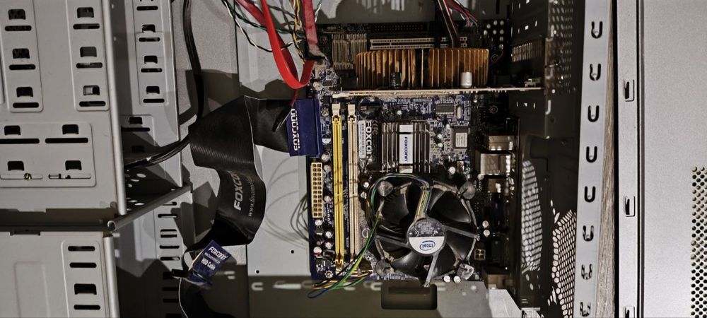 Комплект ПК (E8400 + Foxconn + HD4650 + корпус + CD)