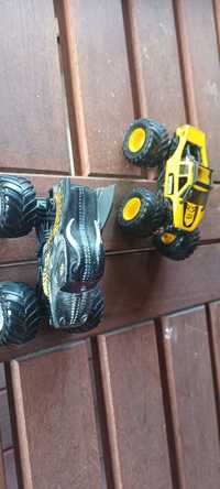 Dwa modele monster truck