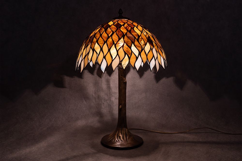 Mosiężna lampa stołowa / biurkowa w stylu Tiffany, pień drzewa