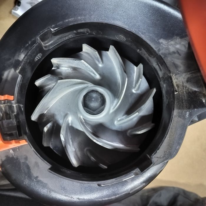 Садовий пилосос Black & Decker BEBLV300 воздуходуйка