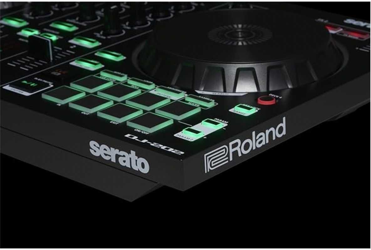 Controladora Roland DJ-202 - Serato DJ com Drum Machine - POUCO USADA