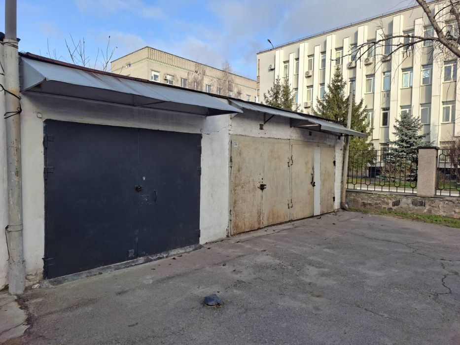 Гараж в центрі міста район галактики