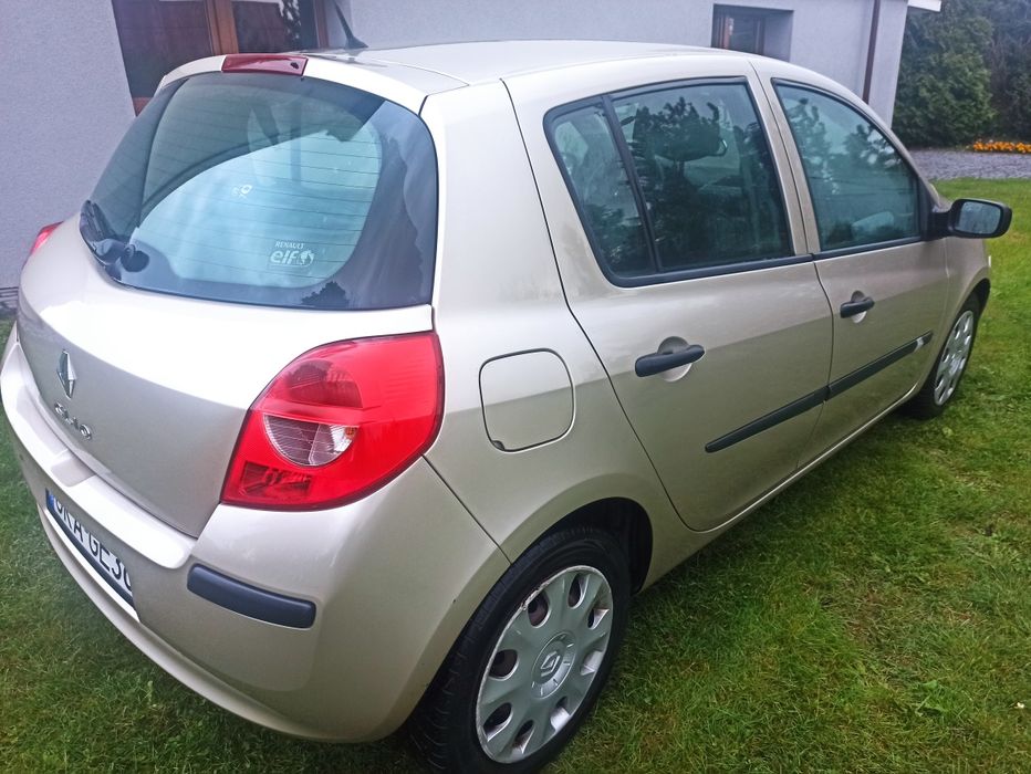 Renault clio 3  1.2 75 km 2007