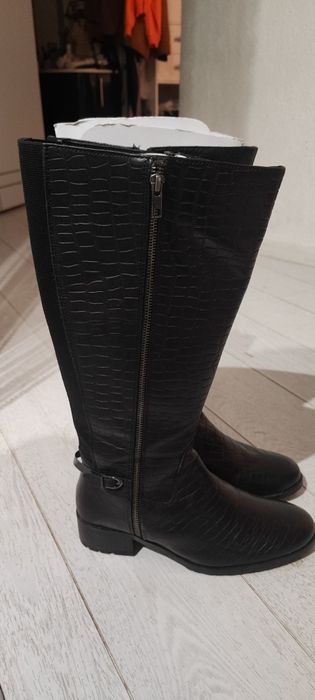 Продам осінньо-весняні сапоги