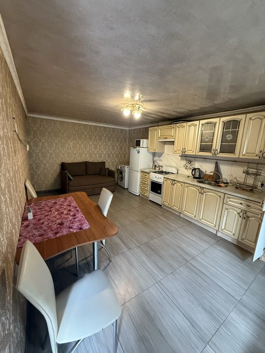 Будинок у місті на дві кімнати