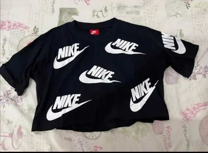 Thisrt Nike nova