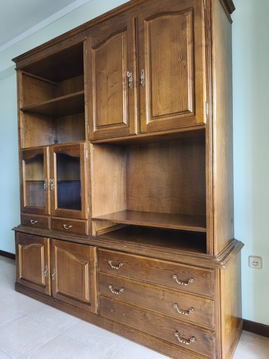 Móvel de sala em madeira maciça