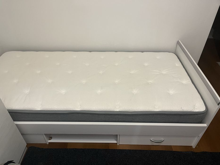 Cama de solteiro com estrado e colchão