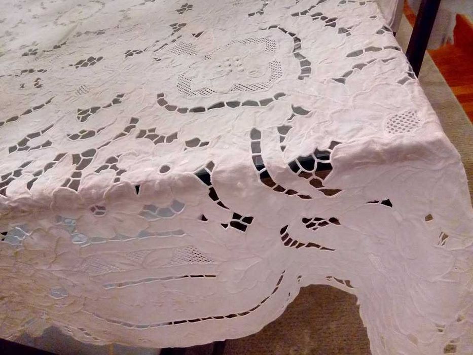 Toalha bordado da Madeira (com 12 guardanapos), artigo Nacional