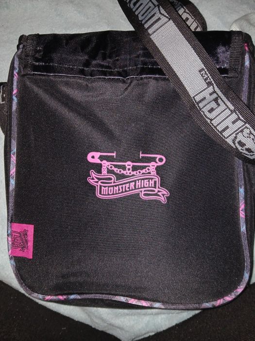 Продам крутую сумку эмо Monster High