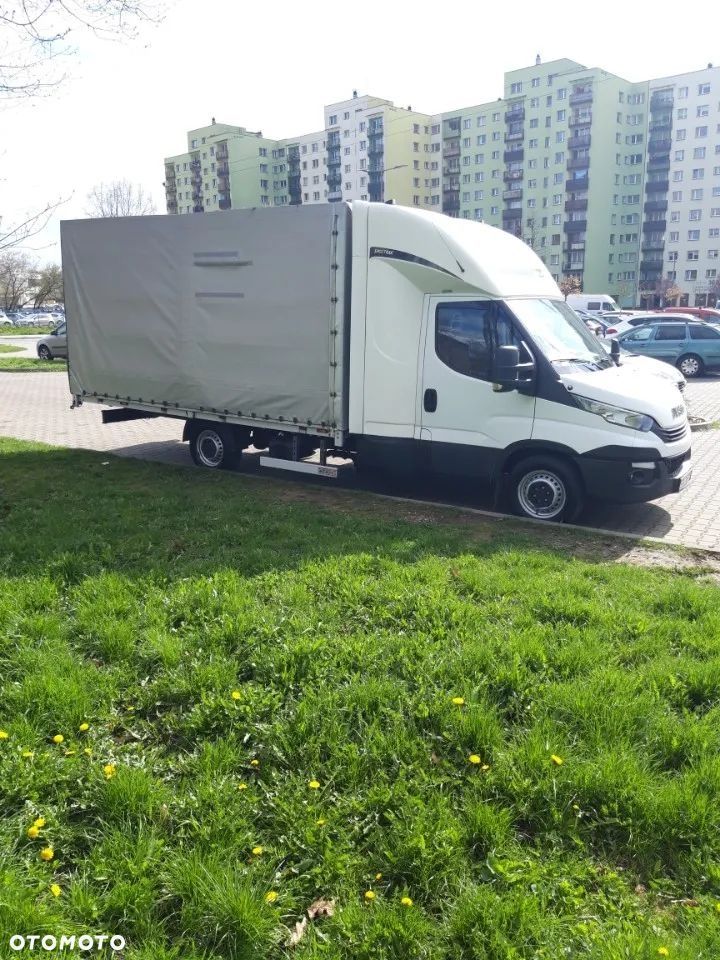 Wypożyczalnia busa Iveco Daily 10 palet