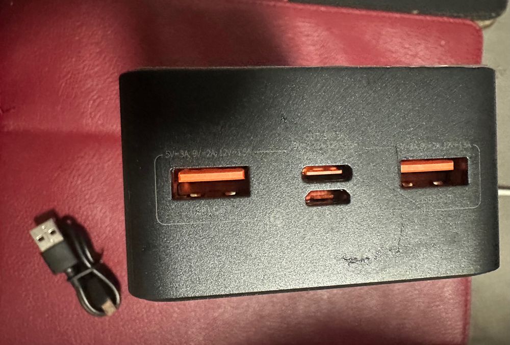 Продам павербанк Baseus 30000