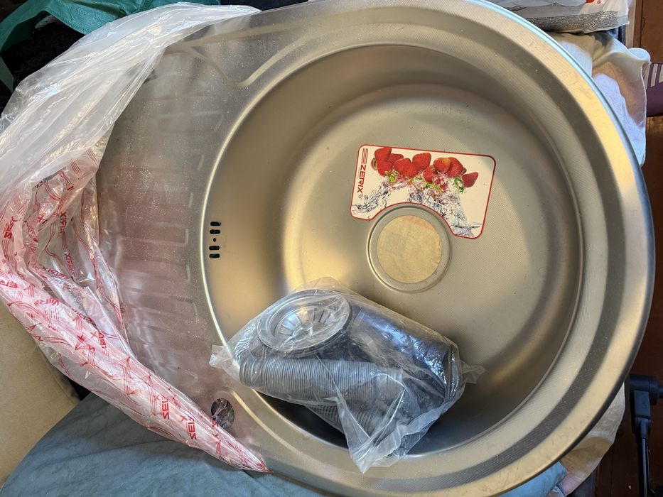 Мийка,Нова с чеком, не підійшла , все в комплекті  як в магазині