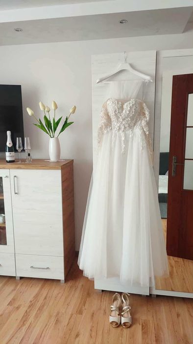 Suknia ślubna z długim rękawem