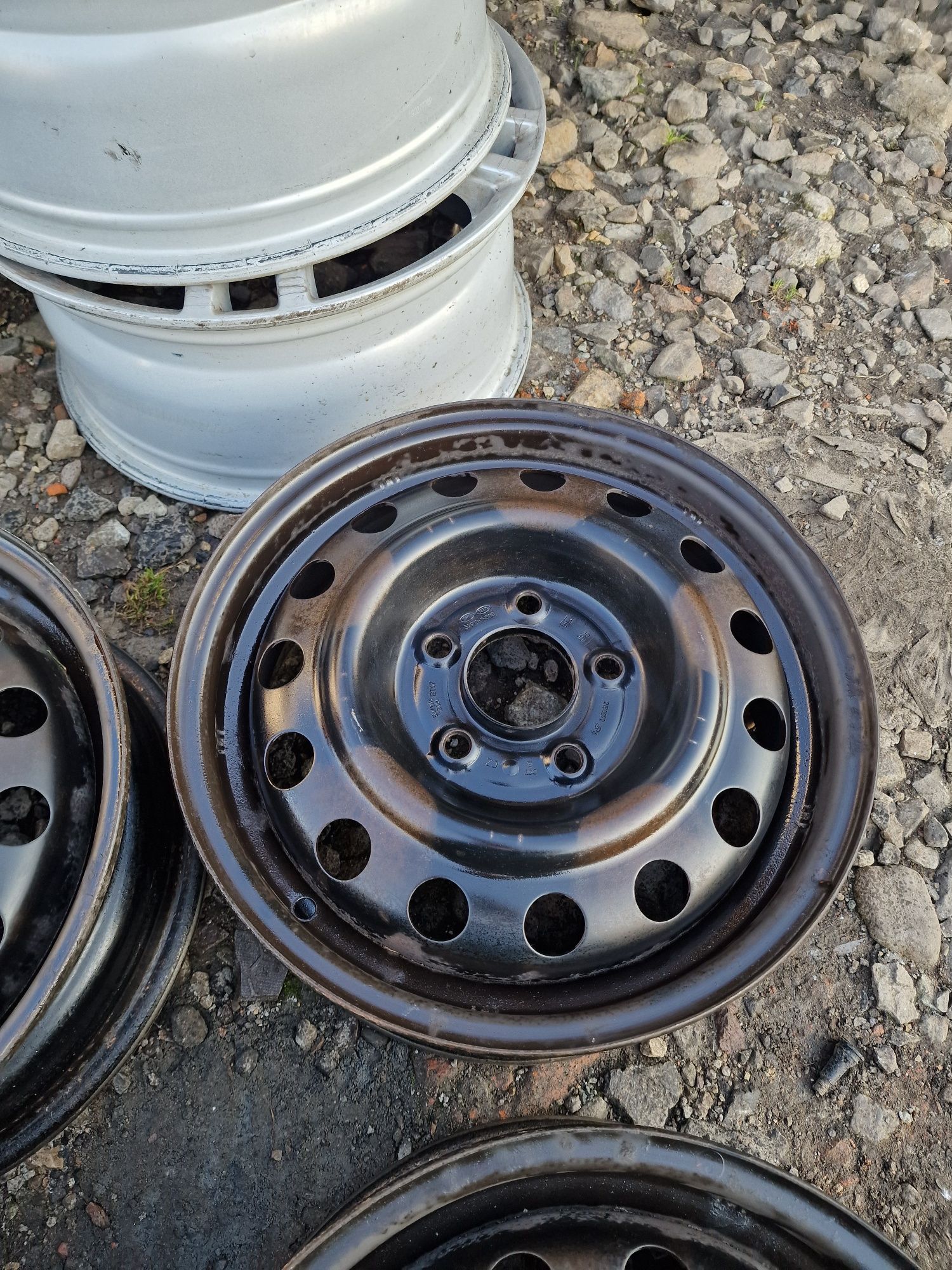 Felgi stalowe 15 5×114.3 Hyundai i20 i30 Santa Fe Kia Ceed Rio Orginał