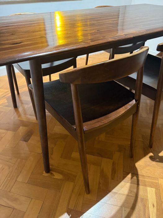 Mesa de Jantar em Madeira Maciça – Excelente Estado (sem cadeiras)