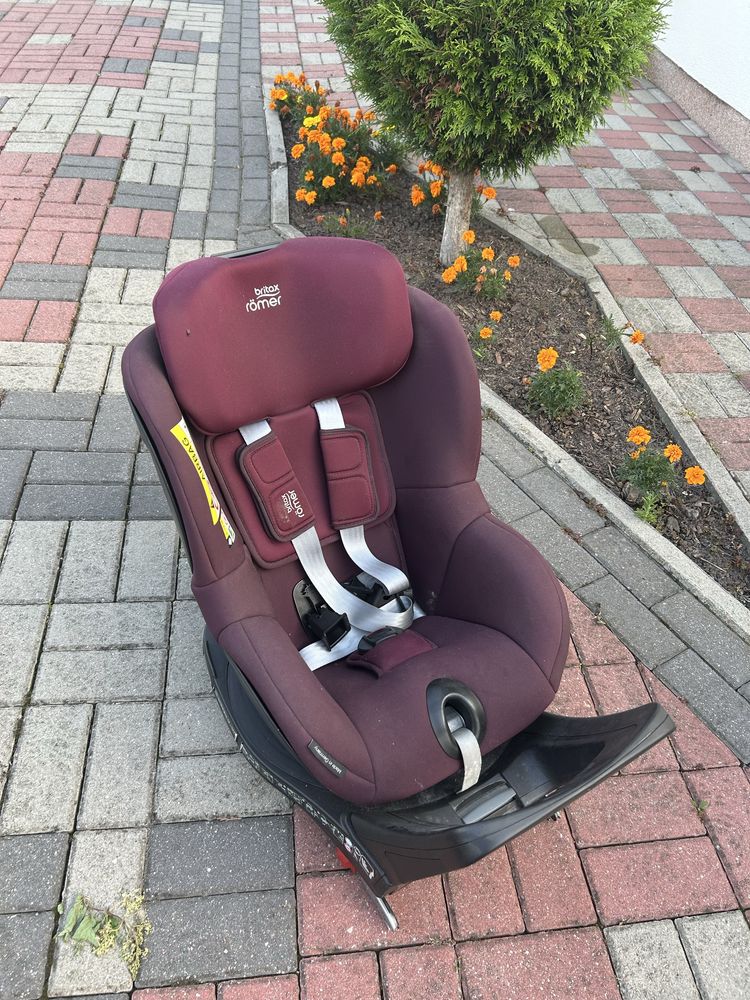 Fotelik samochodowy Britax Romer Swingfix M i-Size