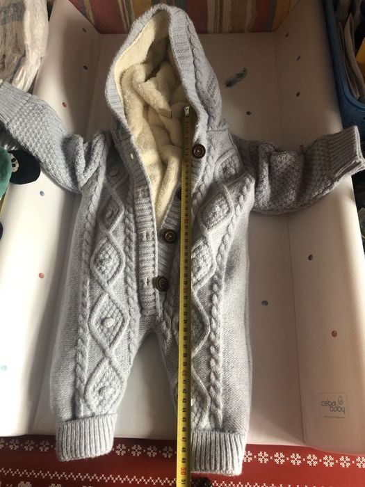 Вязаный теплый  комбинезон человечек