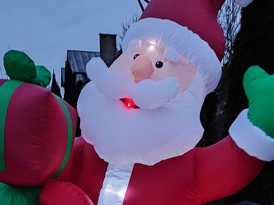 Prezent dla dziecka pompowany mikołaj Led  240 cm
