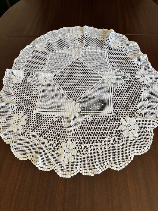 Pano em renda 97 por 73cm