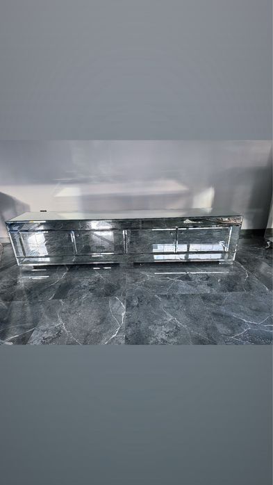 Lustrzana komoda. Lustro fazowane. Piekna . Ekskluzywna. Na wymiar